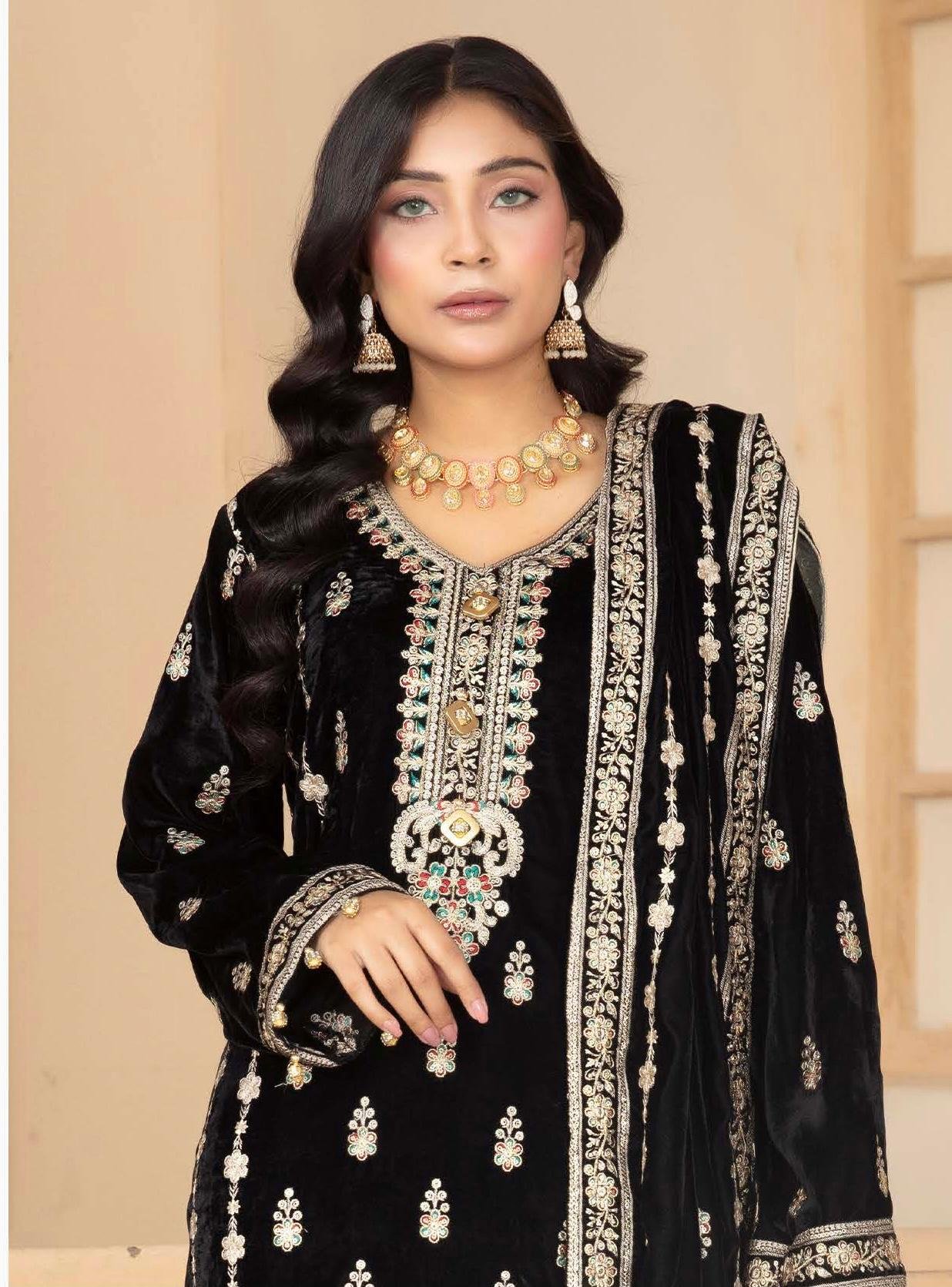 ANDAAZ E KHAS Midnight Velvet Majesty Suit - Image 2