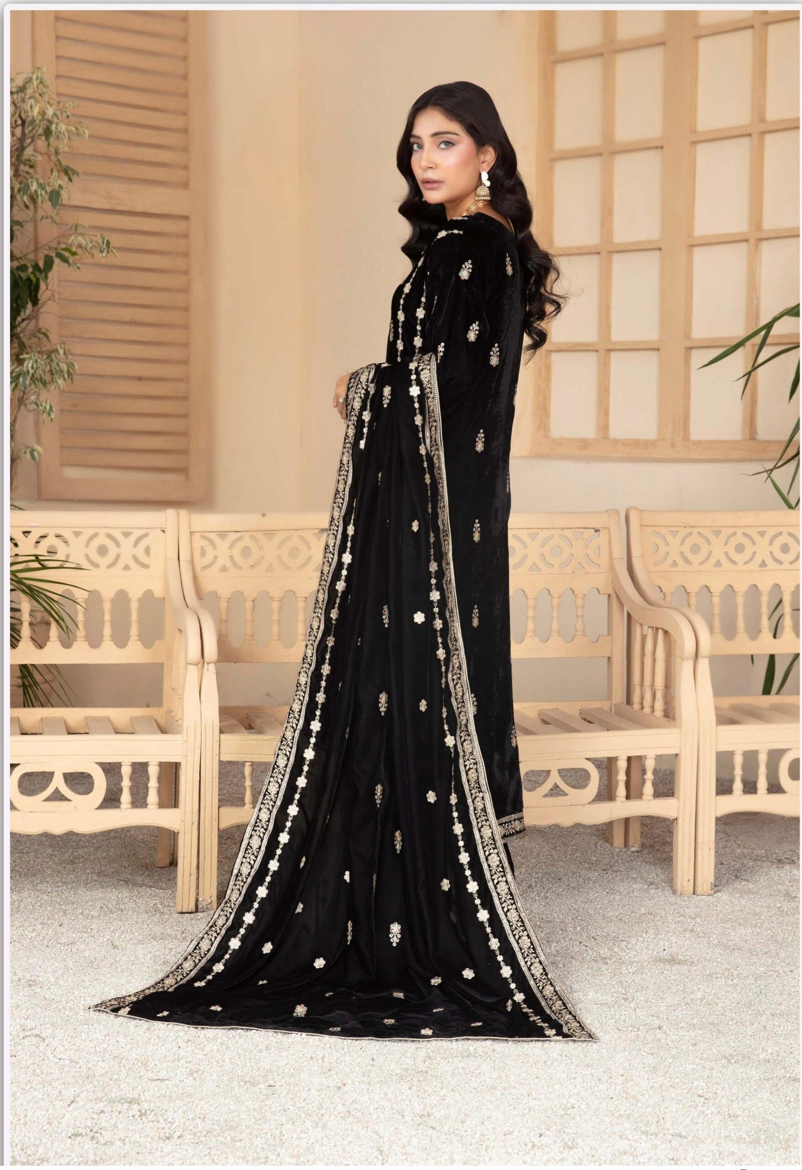 ANDAAZ E KHAS Midnight Velvet Majesty Suit - Image 3