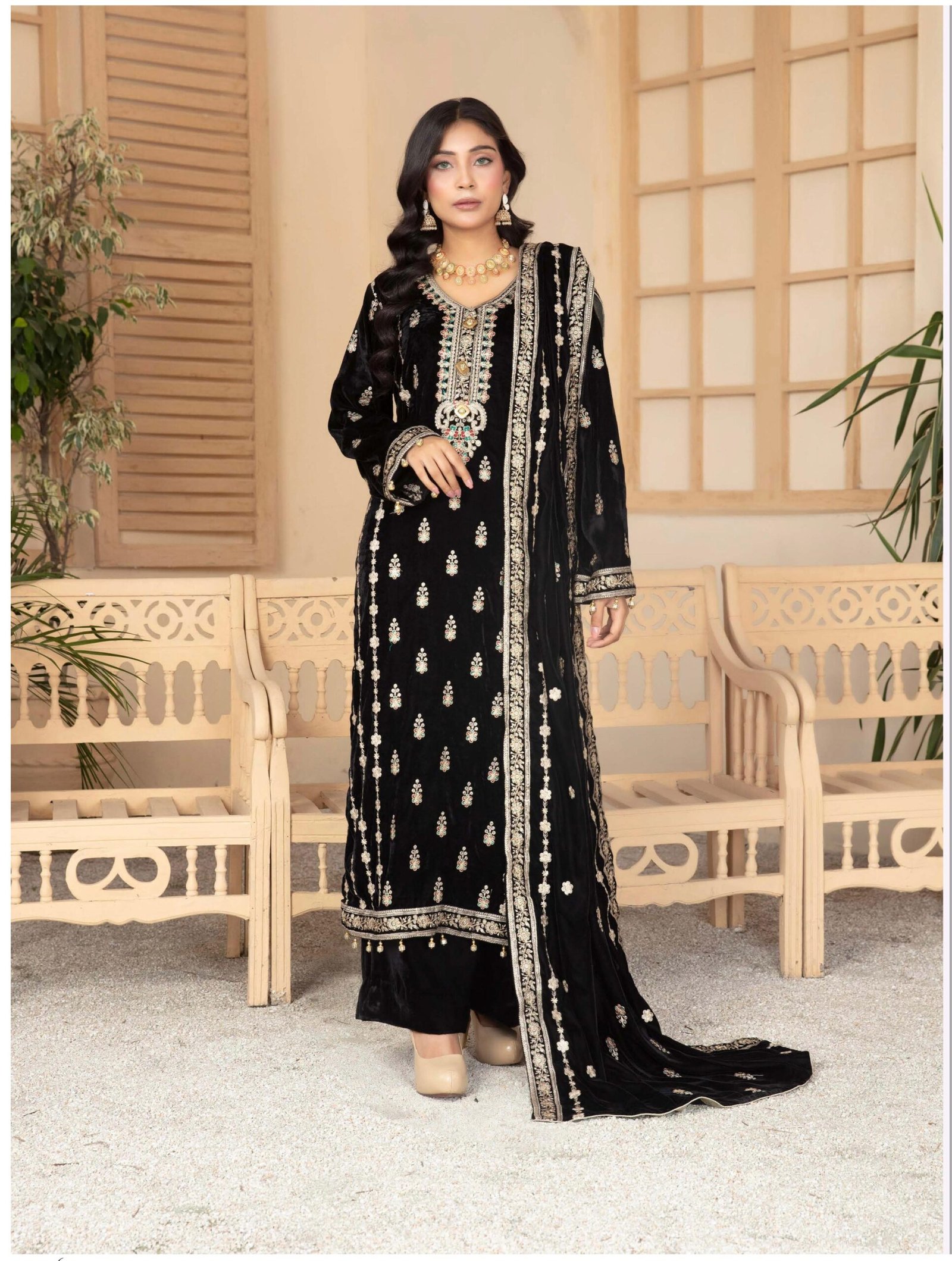 ANDAAZ E KHAS Midnight Velvet Majesty Suit