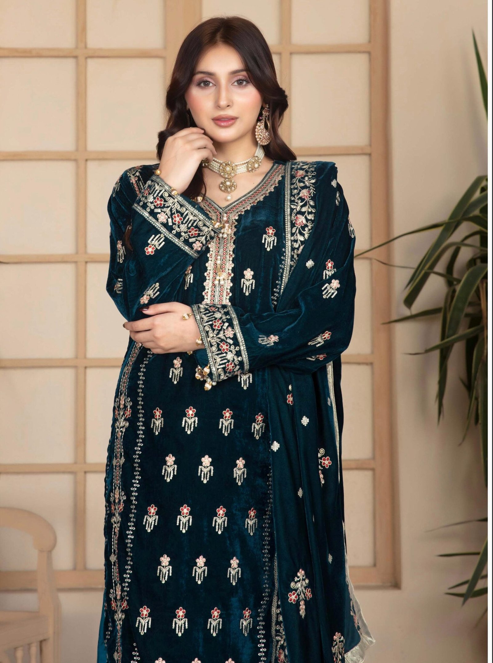 ANDAAZ E KHAS Teal Green Velvet Suit - Image 6