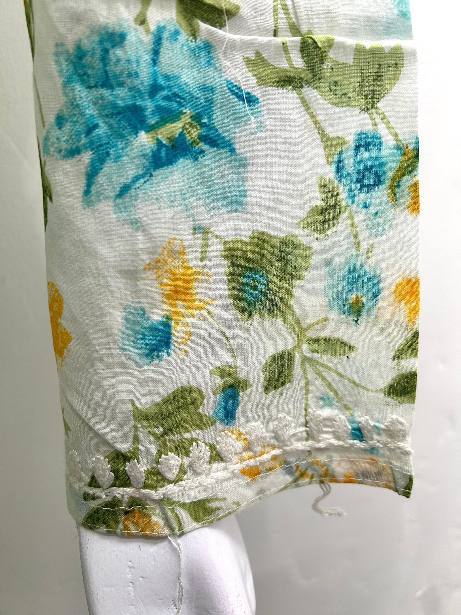 Lucknowi Chikankari Straight Kurti - Image 3