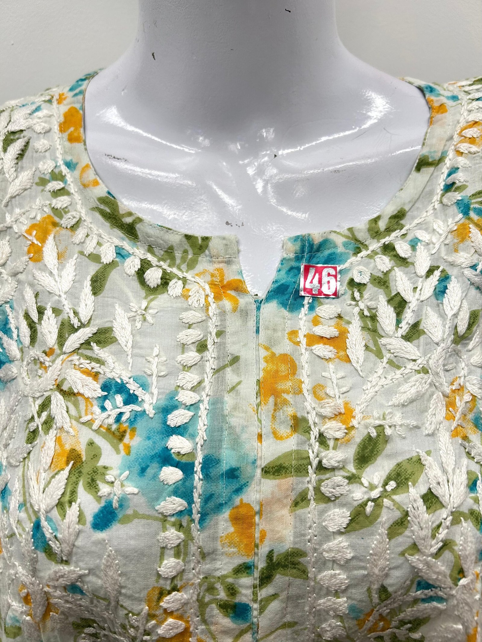 Lucknowi Chikankari Straight Kurti - Image 2